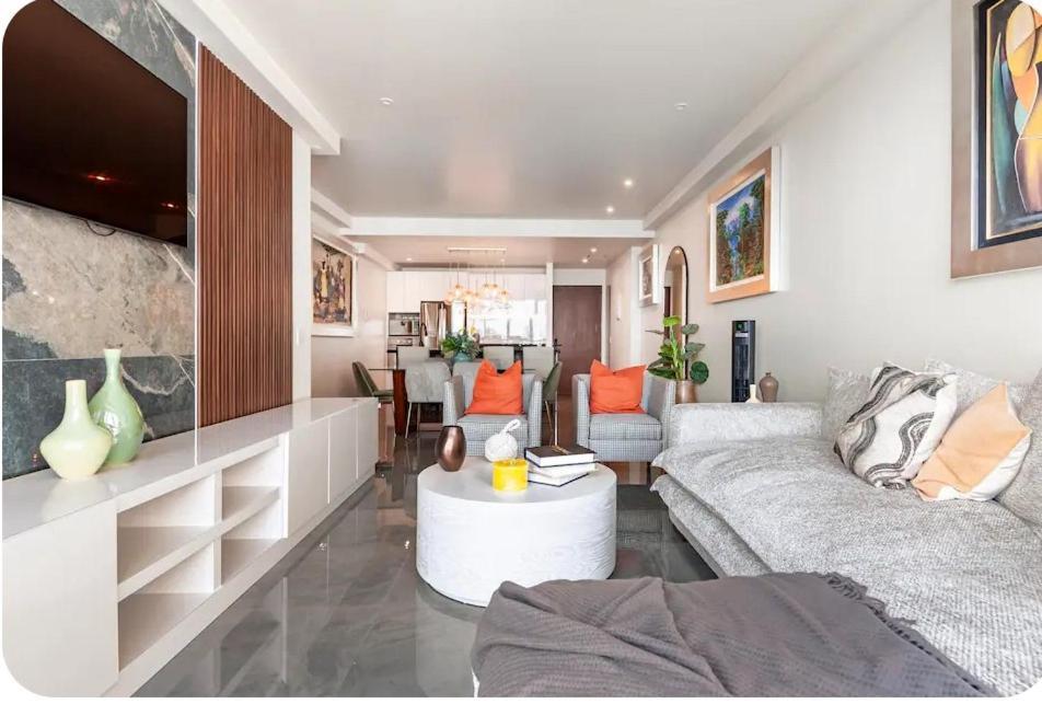 Luxury With Incredible Amenities Apartment *