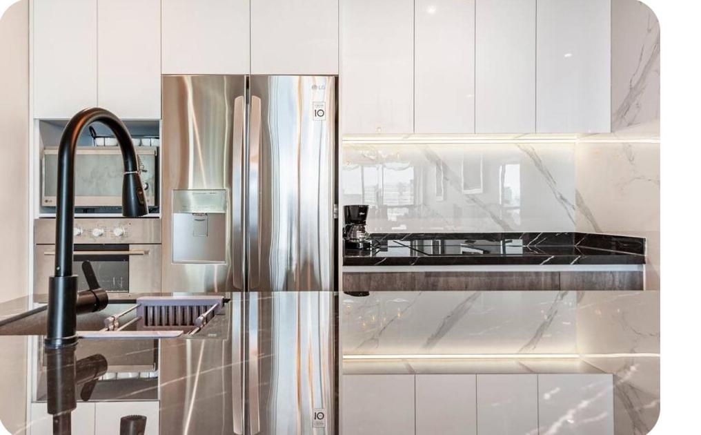 Luxury With Incredible Amenities Apartment *